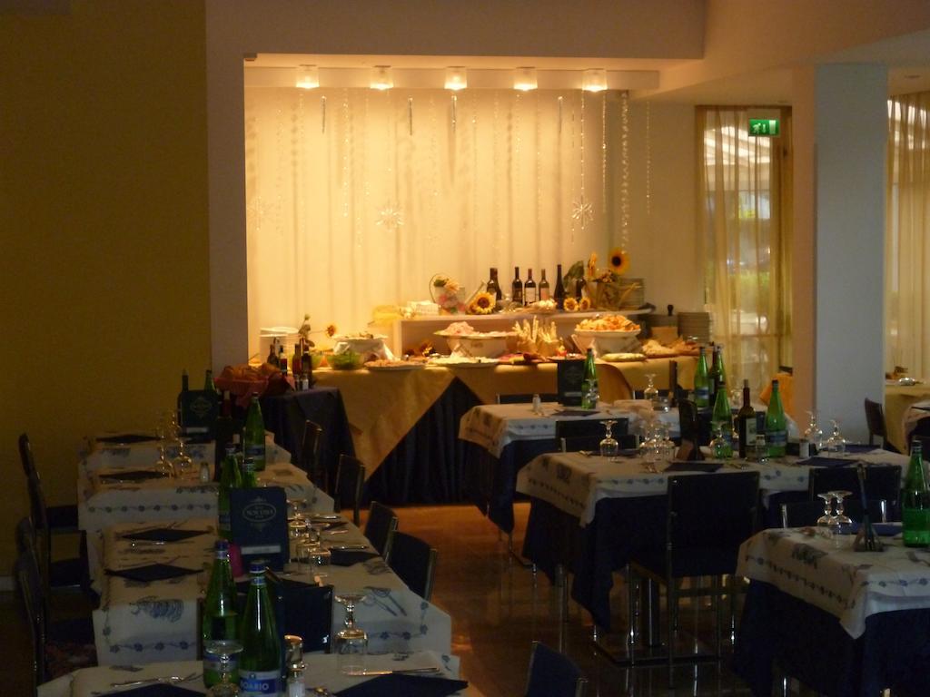 Hotel Mon Pays 리치오네 외부 사진